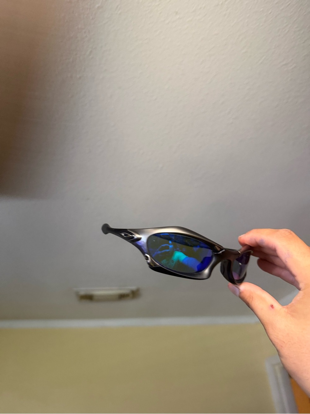 Oakley Men’s Sport Sunglasses – Black Frame with Blue-Green Mirrored Lenses